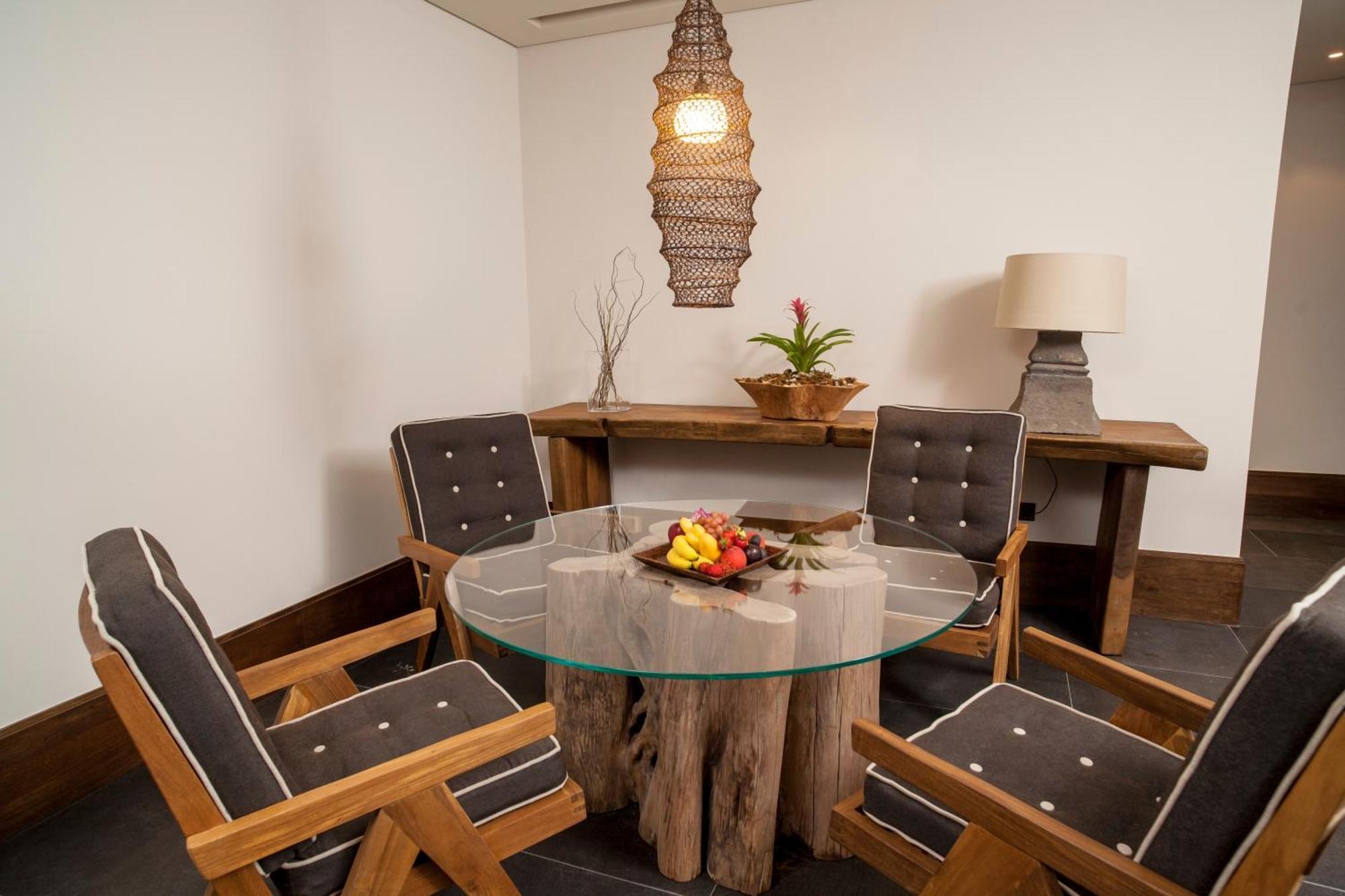 Deluxe King Suite